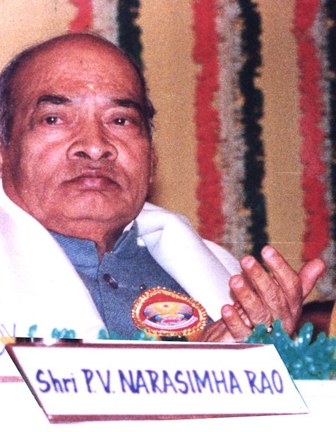 Bharat Ratna: Criticism of Gandhi Family by PV Narasimha Rao's Grandson, BJP Attack*