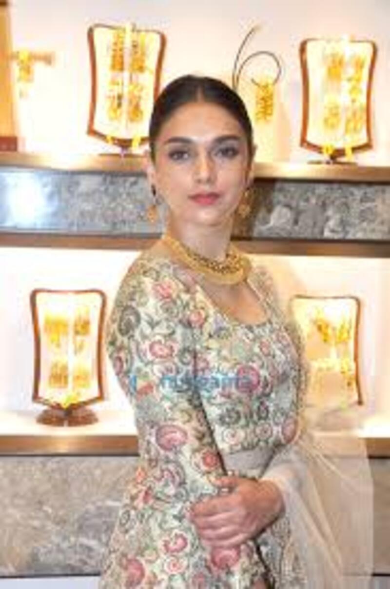 Actress Aditi Rao Hydari clarifies engagement to Siddharth, not married; couple shows rings. clarifies engagement to Siddharth, not married; couple shows rings.