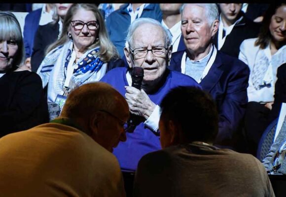 Buffett describes Gates’s relationship with Epstein as ‘distasteful’