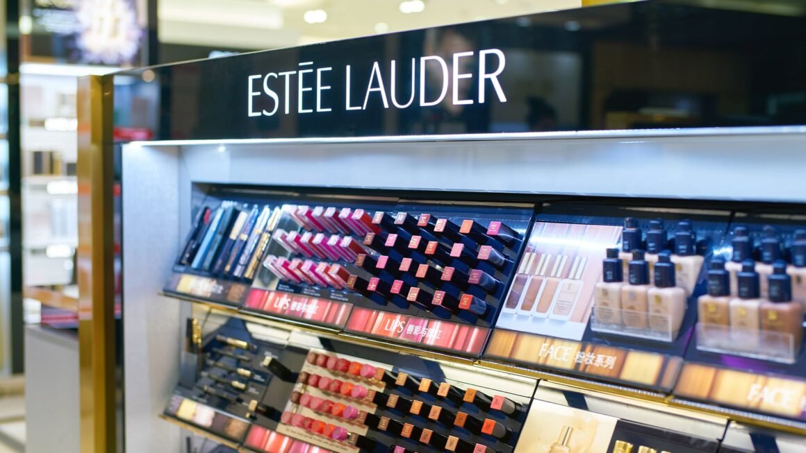 Estée Lauder Forecasts Annual Profit Above Estimates on Strong China Demand